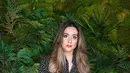 Gaya sosialita Turki, Mina Basaran saat berpose dengan latar belakang tanaman. Dalam akun Instagram-nya, Mina mengunggah sejumlah kegiatan selama menggelar pesta lajang atau bachelorette party di Dubai. (Instagram/@minabasaran)