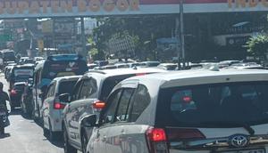 Volume Kendaraan Menuju Puncak Melonjak pada H+2 Lebaran. (Liputan6.com/Achmad Sudarno)