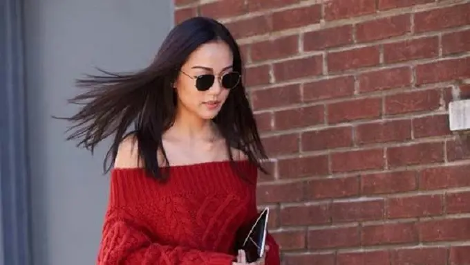 Tren Dress Warna Terang ala Street Style di New York Fashion Week