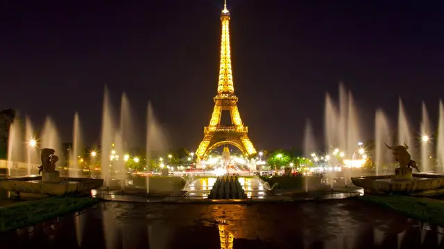 Jadilah Orang Pertama yang Bisa Tidur di Menara Eiffel