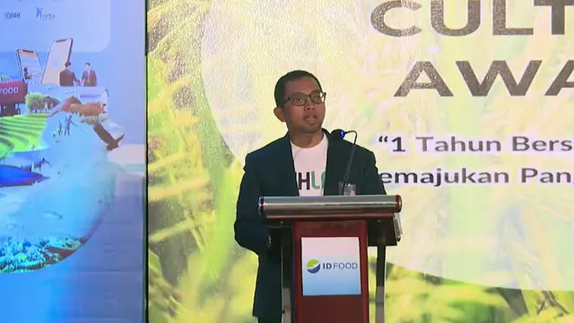 Direktur Utama ID Food Frans Marganda Tambunan  dalam peluncuran produk baru bermerek Rania. Ada garam, air minum dalam kemasan, tepung, gula, hingga beras. (Dok ID Food)