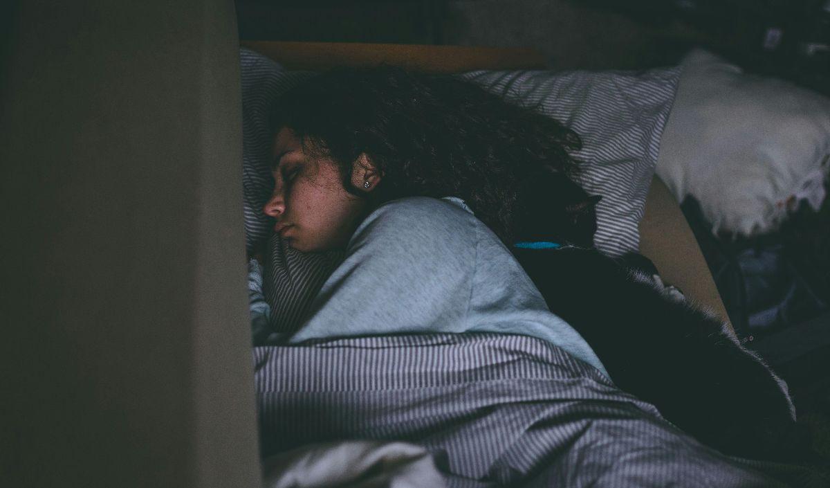 5. Atur Pencahayaan dalam Kamar Tidur