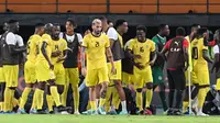 Para pemain Mozambik merayakan gol kedua tim mereka selama pertandingan Grup B Piala Afrika (CAN) 2024 antara Mesir dan Mozambik di Stadion Felix Houphouet-Boigny di Abidjan pada 14 Januari 2024. (SIA KAMBOU/AFP)