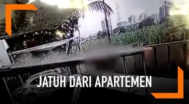 Seorang gadis selamat setelah jatuh dari lantai 12 apartemen. Korban menimpa kanopi di lantai dasar. Menurut dokter, korban mengalami patah tulang tangan dan kaki.