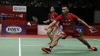 Ganda campuran Indonesia, Rinov Rivaldi/Pitha Haningtyas Mentari, saat menghadapi ganda Chinese Taipei, Lee Jhe-Huei/Hsu Ya Ching, pada laga Indonesia Masters 2020 di Istora Senayan, Jakarta, Selasa (14/1). Rinov Rivaldi/Pitha Haningtyas Mentari kalah 15-21 dan 13-21. (Bola.com/Yoppy Renato)