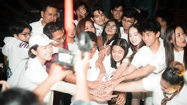 Pesta perpisahan artis DJS (Foto: Instagram/@farell.akbar11)