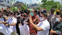 Kepala Kantor Staf Presiden (KSP), Moeldoko berusaha mengajak para aktivis HAM yang tengah berunjuk rasa berdialog pada Aksi Kamisan di Taman Signature, Semarang, Kamis (18/11/2021). (Ist)