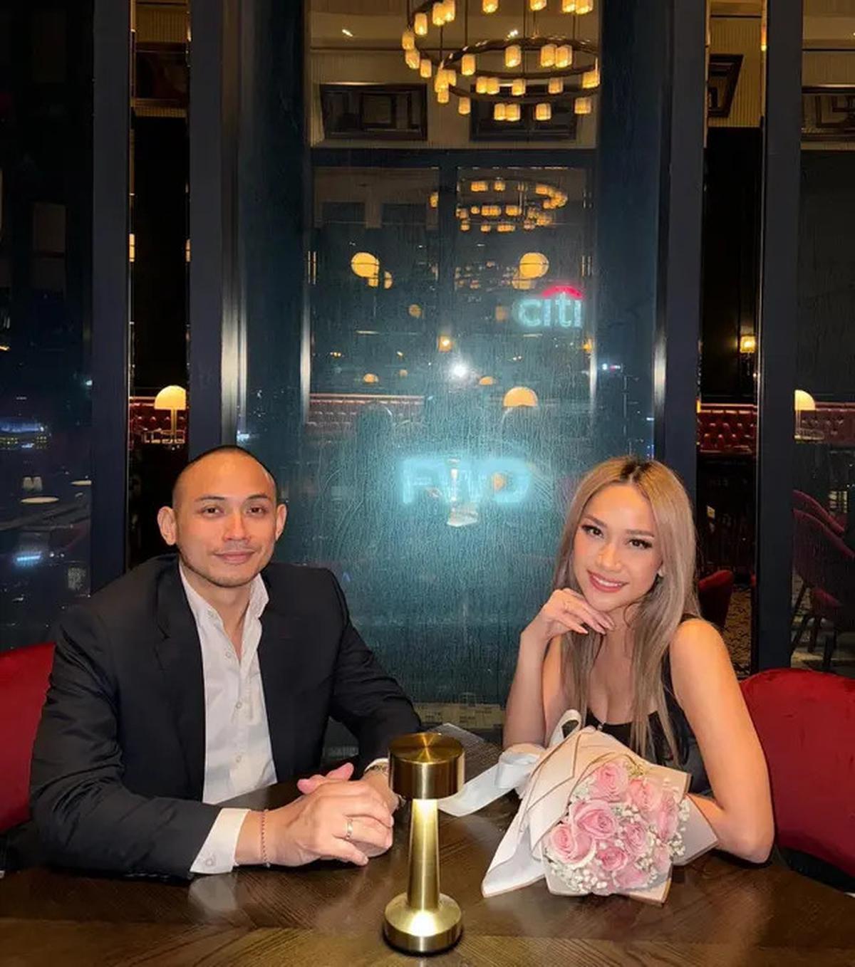 6 Potret Dinner Romantis BCL dan Tiko Aryawardhana Selama Setahun hingga Anniversary