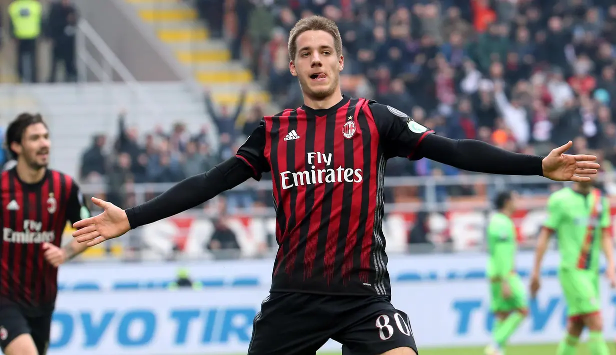 Gelandang Mario Pasalic bergabung bersama Chelsea pada 9 Juli 2014 dan kemudian pada musim 2016-2017, Pasalic dipinjamkan ke AC Milan.  (EPA/Mattteo Bazzi)