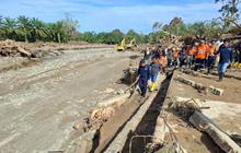Menteri LH: Kayu Banjir Akibat Kombinasi Pohon Tumbang dan Material Tak Alami, Pelanggar Terancam Pidana