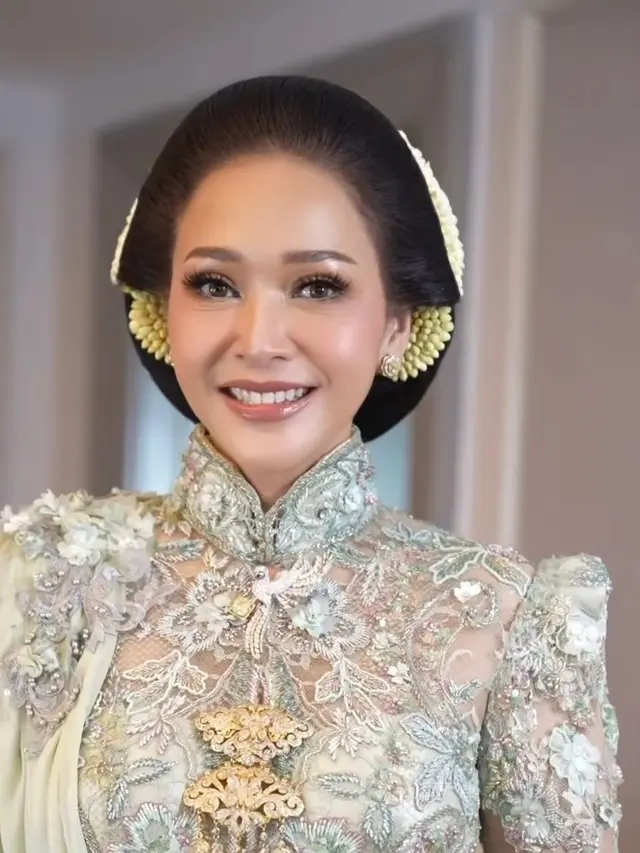 Gaya Makeup Fresh Look ala Maia Estianty dan Mulan Jameela di Momen Akad Nikah Al Ghazali-Alyssa Daguise, Kompak dengan Nude Lips