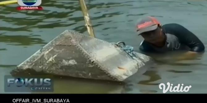 VIDEO: 3 Perahu Muncul dari Sungai Bengawan Solo, Diduga Bekas Masa Penjajahan