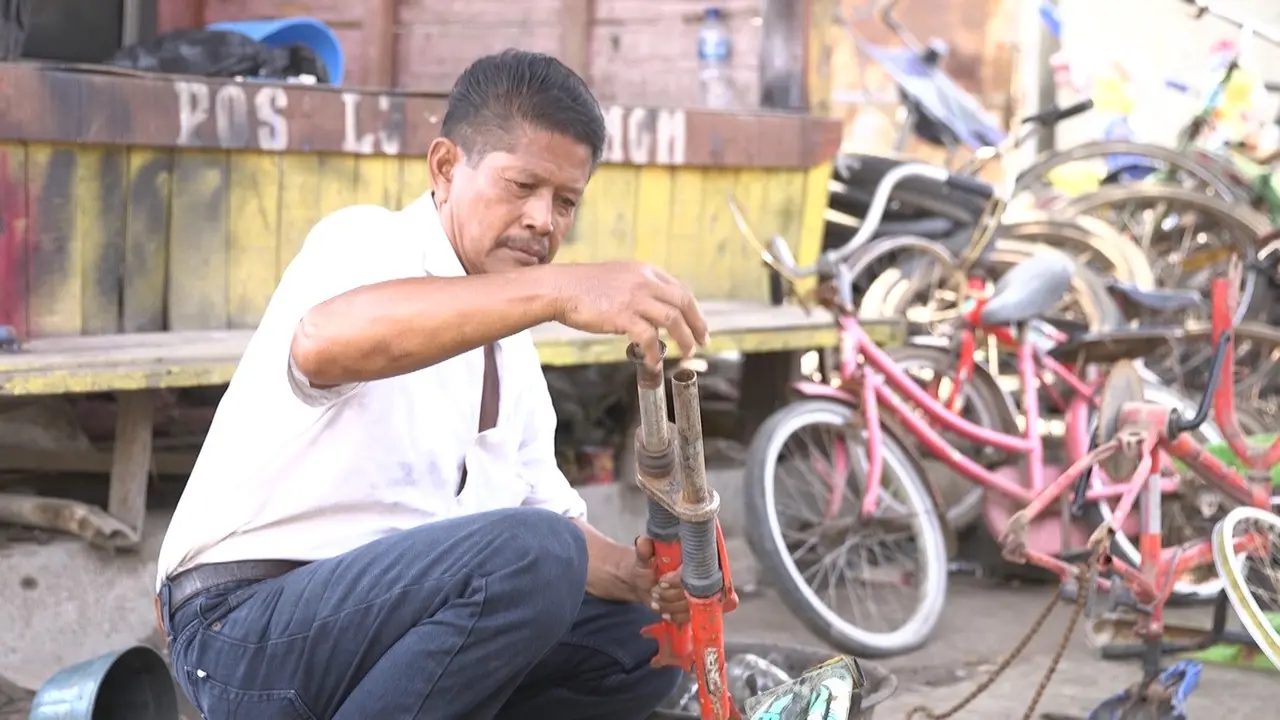 Pengepul Sepeda Rongsok Sanudi Rahul
