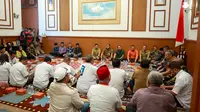 Wali Kota Tangerang Selatan (Tangsel) Benyamin Davnie menyambut pertemuan Warga Babakan, Kecamatan Setu dan Mahasiswa Katolik Universitas Pamulang (Unpam). (Istimewa)