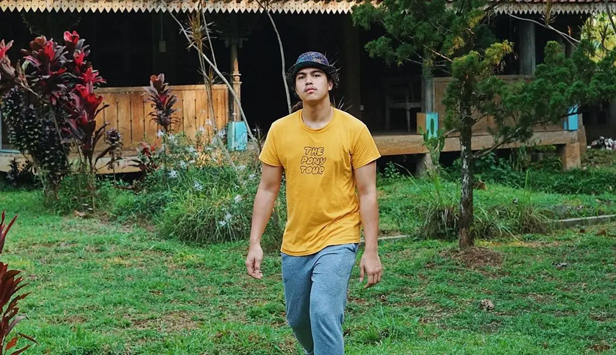 "Dendanya kalo nggak salah 1.000 atau 10.000 pound sterling," ucap El Jalaludin Rumi. "Wih hampir 200 juga (rupiah) itu," kata Maia. (Instagram/elelrumi)