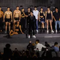 Potret Verrel Bramasta dalam peluncuran koleksi produk pakaian dalam terbarunya (Instagram/bramastavrl).