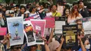 Mahasiswa bersama Koalisi Masyarakat Sipil menggelar aksi di depan gerbang utama gedung Majelis Permusyawaratan Rakyat (MPR), Dewan Perwakilan Rakyat (DPR), dan Dewan Perwakilan Daerah (DPD) Republik Indonesia, Jakarta, Jumat (5/9/2025). (merdeka.com/Arie Basuki)