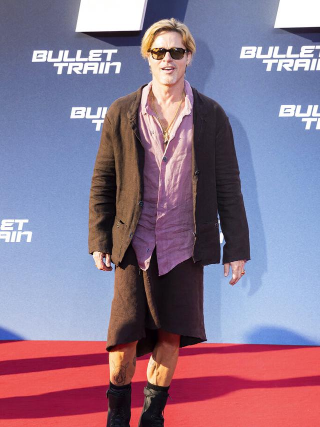 Brad Pitt dalam premier Bullet Train di Berlin, 19 Juli 2022. (Christoph Soeder/dpa via AP)
