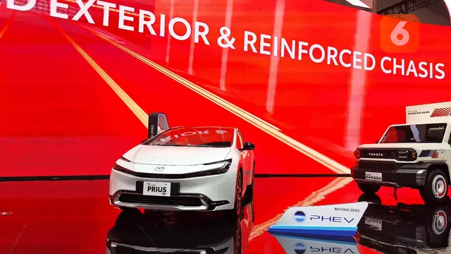 Toyota pamer All New Prius HEV dan PHEV di GIIAS 2024. (Liputan6.com/Arief Aszhari)