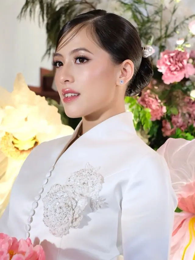 Zara Adhisty di hari pernikahan. [@anandachrstie]