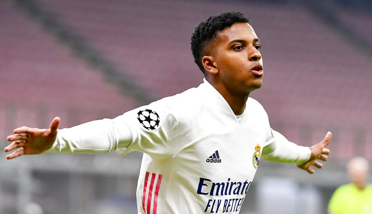 Pemain Real Madrid Rodrygo Goes melakukan selebrasi usai mencetak gol ke gawang Inter Milan pada pertandingan Grup B Liga Champions di Stadion San Siro, Milan, Italia, Rabu (25/11/2020). Real Madrid melumat Inter Milan 2-0. (Marco Alpozzi/LaPresse via AP)