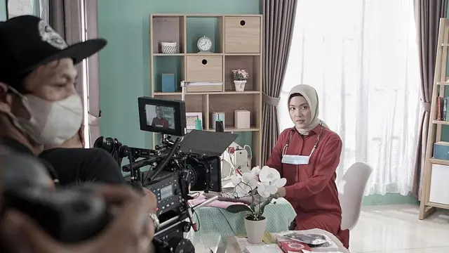Coba Hal Baru, Ini 6 Potret Reza Aditya saat Jadi Sutradara Web Series