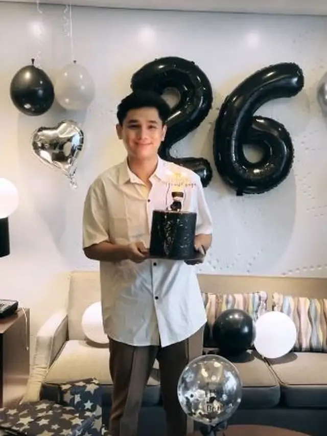 6 Momen Ulang Tahun Rayn Wijaya, Dapat Kejutan Manis dari Ranty Maria