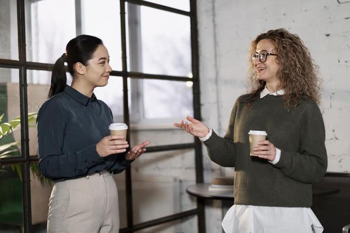 Bagaimana Tetap Profesional Saat Teman Sendiri Jadi Atasan: Lakukan 7 Strategi Ampuh Ini