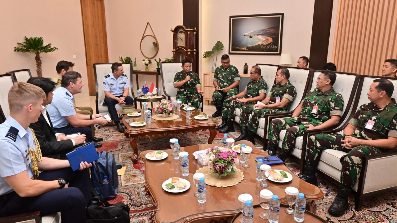 FOTO: Kaskoopsudnas Terima Kunjungan Kehormatan Air Commander Australia