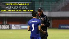 Video isi pembicaraan Pelatih Timnas Indonesia, Alfred Riedl, dengan bintang Vietnam, Le Cong Vinh, sehari sebelum laga.