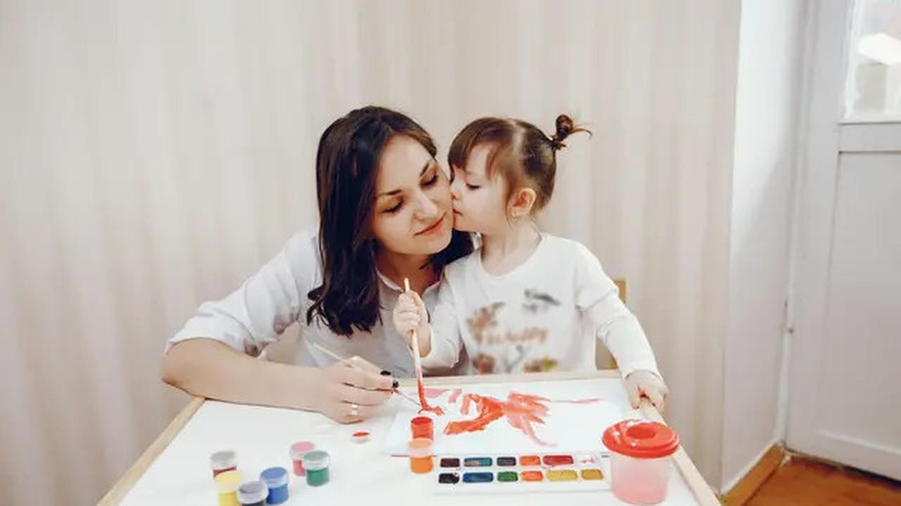 Tips Menjadi Ibu  Kreatif untuk Membantu Perkembangan Anak