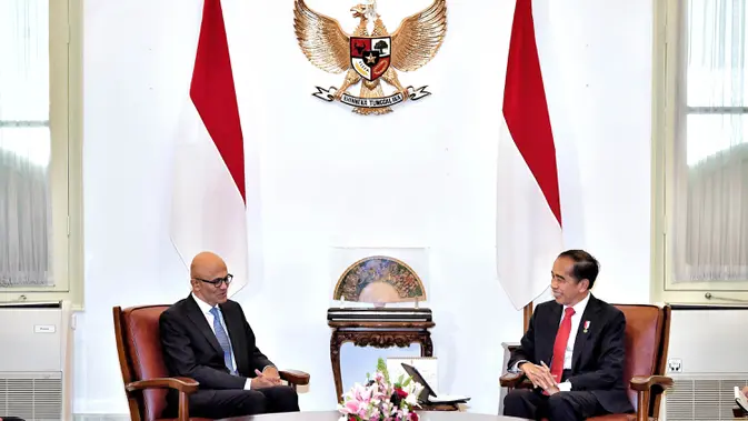 Microsoft berencana menginvestasikan 1,7 miliar dolar AS selama empat tahun ke depan. (Vico /Istana Kepresidenan Indonesia via AP)