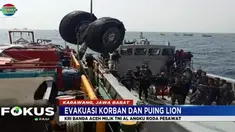 Roda pesawat Lion Air JT 610 berhasil dievakuasi setelah Tim SAR gabungan menemukannya di lokasi yang tak jauh dengan penemuan kotak hitam.