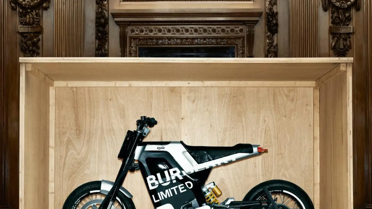 Lihat Lebih Dekat Motor Listrik Mewah Eksklusif Kolaborasi Burberry x DAB Motors