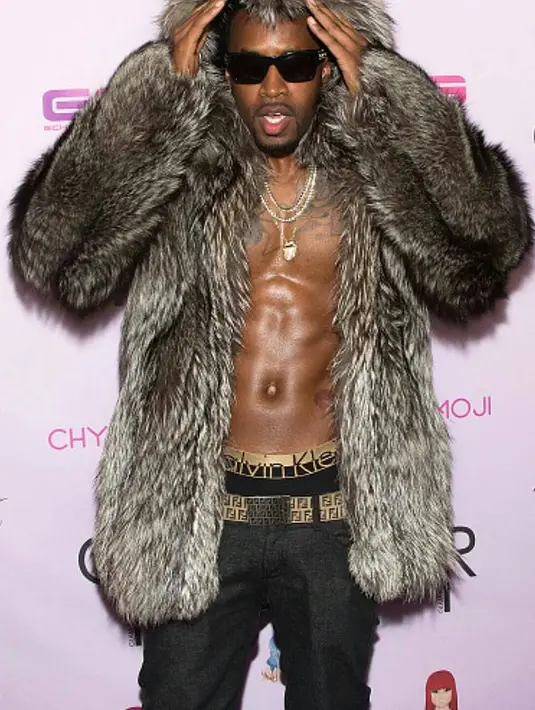 "Ingatkah malam itu ketika aku hampir meninggal dan polisi serta ambulans harus mengangkat pisau itu," tulis Safaree. (instagram/safareeofficial)