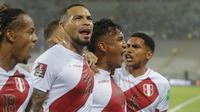 Menempati posisi ke-5 di klasemen Zona Conmebol, Peru mempunyai peluang lebih baik untuk lolos ke Qatar ketimbang Kolombia dan Cile untuk merebut satu jatah play-off. Timnas Peru pun kini didukung oleh 5 pemain yang berlaga di Kompetisi top Eropa. Siapa saja? (AFP/Pool/Sebastian Castaneda)