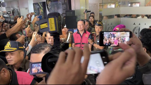 Kejaksaan Agung (Kejagung) menetapkan mantan Menteri Perdagangan (Mendag) Thomas Trikasih Lembong (TTL) alias Tom Lembong sebagai tersangka kasus korupsi komoditas gula yang terjadi di lingkungan Kementerian Perdagangan (Kemendag) periode 2015-2023.