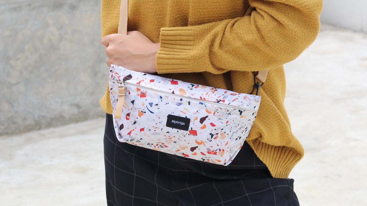 Melengkapi Tampilan dengan Koleksi Tas Ragam Corak yang Multifungsi