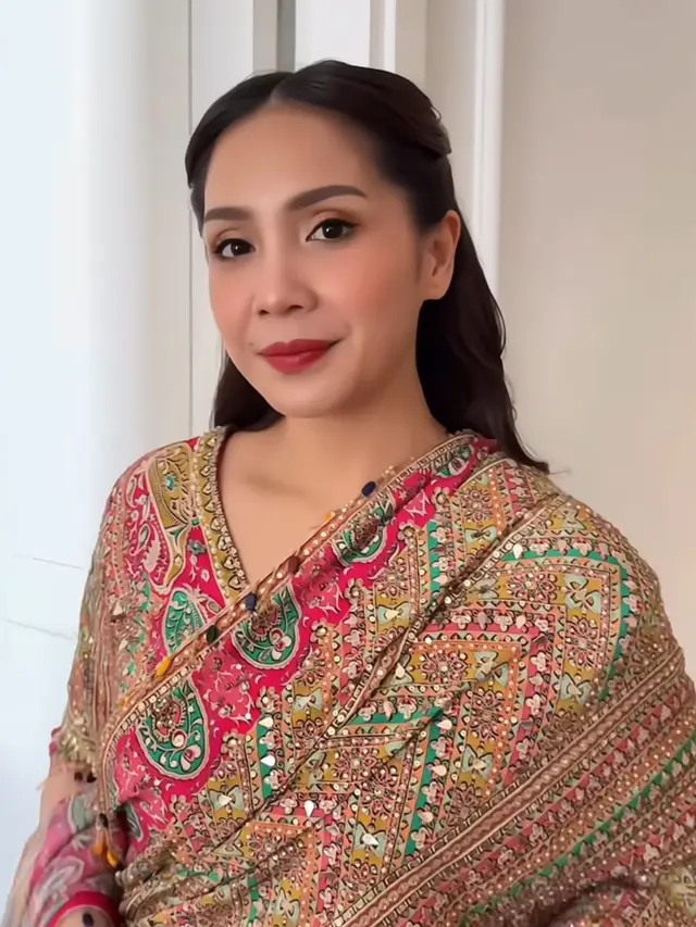 Makeup Nagita Slavina di Pernikahan Bernuansa India. [@angga_lee_bali]