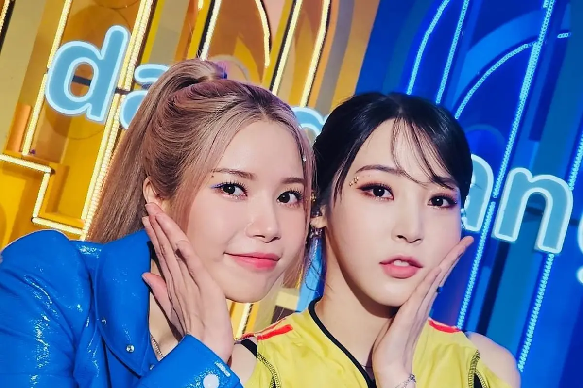 Solar & Moonbyul Mamamoo