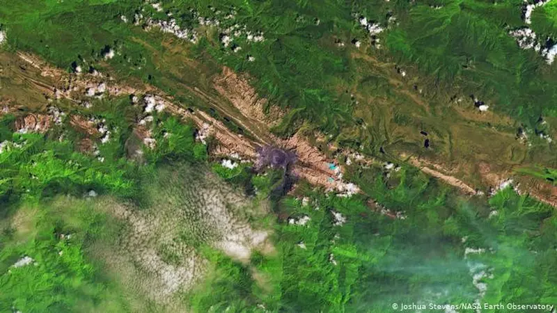 Gletser di Puncak Jaya Papua pada 2017 sesuai citra satelit yang dibuat NASA. (NASA)