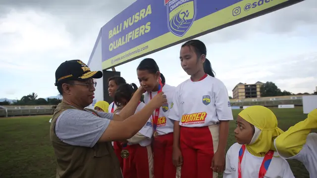 Para pemenang Champion Student Athletics Championships (SAC) Indonesia 2022 kualifikasi zona Bali-Nusa Tenggara