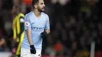 Riyad Mahrez menyumbangkan satu gol saat Manchester City mengalahkan Watford 2-0 di Stadion Vicarage Road, Selasa (4/12/2018) malam waktu setempat.  (AP Photo/Frank Augstein)