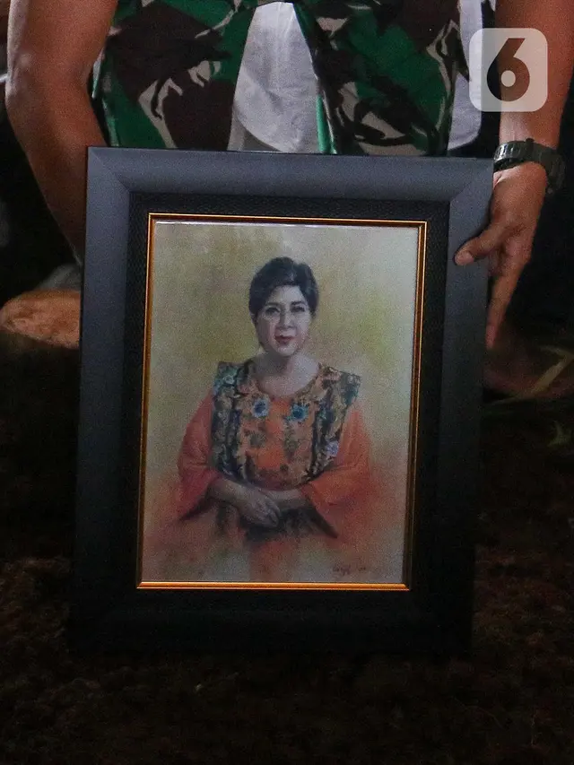 Haru Selimuti Pemakaman Penyanyi Senior Titiek Puspa