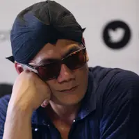 Di usianya yang sudah berkepala lima, aktor senior Tio Pakusadewo, masih aktif menekuni kariernya. Puluhan judul film dan sinetron telah ia bintangi sejak merintis kariernya di dunia seni peran. (Nurwahyunan/Bintang.com)