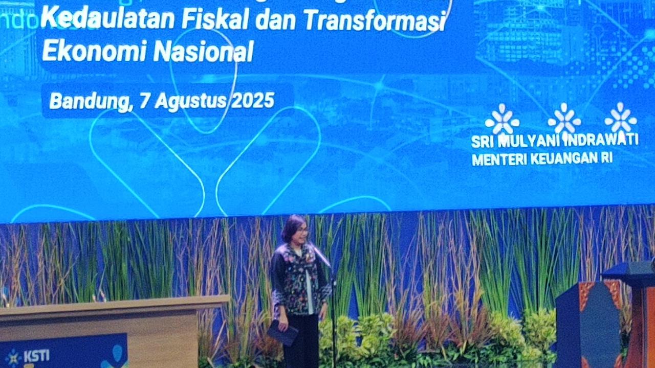 Sri Mulyani dalam acara KSTI 2025 di Sasana Budaya Ganesa