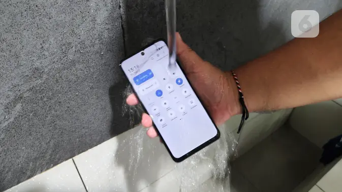 <p>Penampilan Realme C75 yang resmi rilis untuk pasar Indonesia. (Liputan6.com/Agustinus M. Damar)</p>