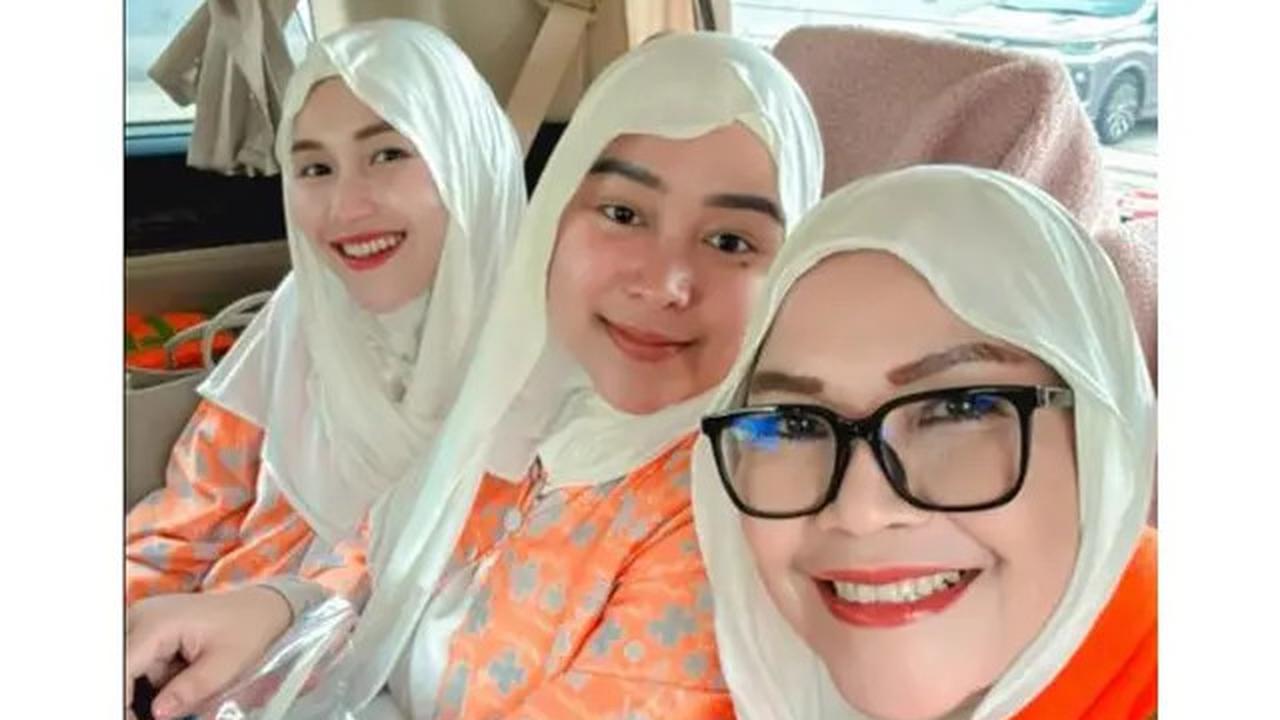 6 Potret Ayu Ting Ting dan Bilqis Berangkat Umrah, Akhir Tahun Bareng Keluarga