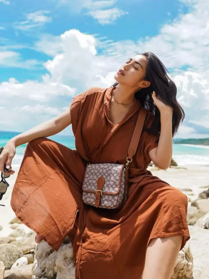 Jessica Iskandar saat di Pantai, Cantik dan Menawan