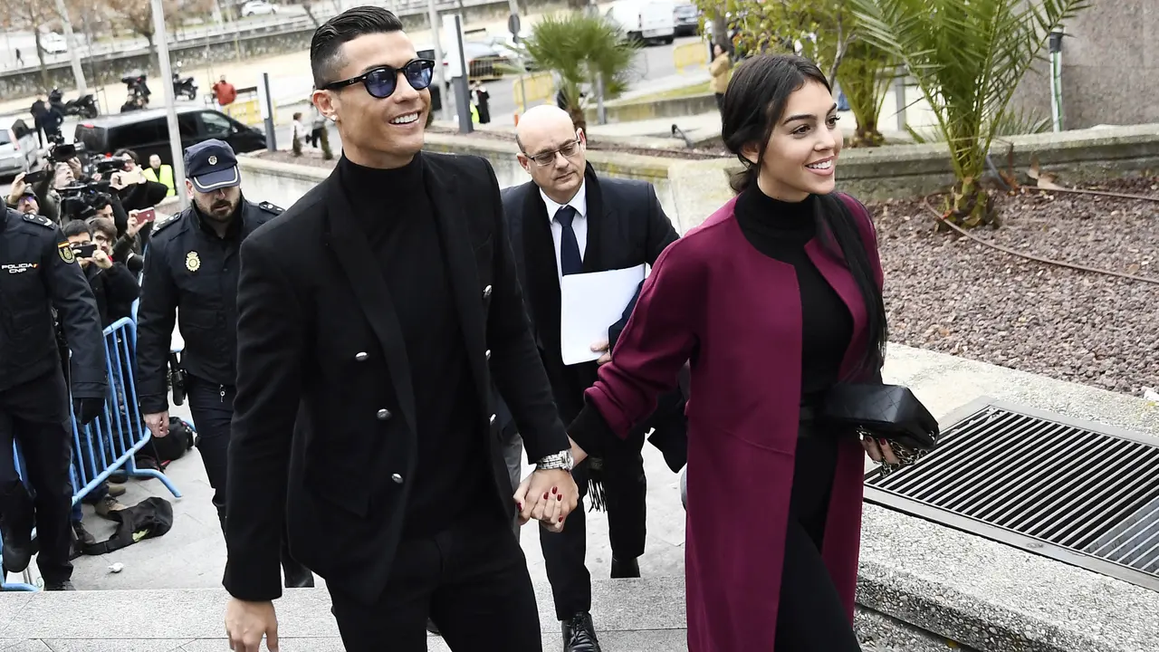 Potret Kemesraan Cristiano Ronaldo dan Georgina Rodriguez, Setia Kala Suka Maupun Duka